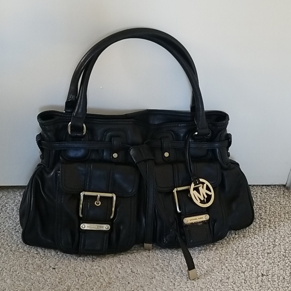 Black Michael Kors tote